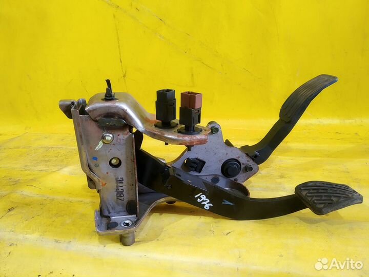 Педаль тормоза газа Nissan Juke F15 ниссан жук