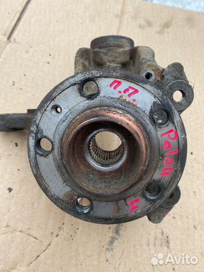 Поворотный кулак правый Volkswagen Polo 5 Rapid 1