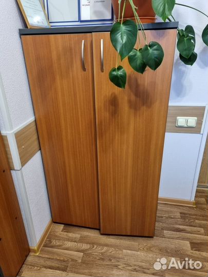 Продам комплект офисной мебели