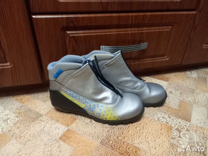 Лыжные ботинки 38 размер. Возможен торг