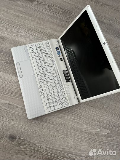 Идеальный Sony Vaio i3 2350M/8 гб/Geforce 410