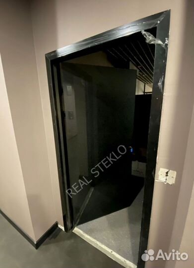 Распашные стеклянные двери