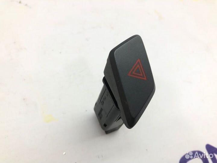Кнопка аварийной сигнализации Hyundai Sonata YF