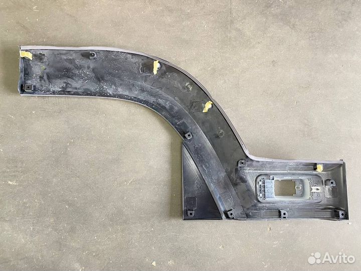 Накладка двери Isuzu FVR34 нижняя левая