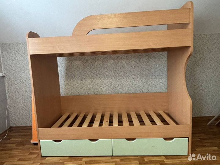 Детская двухярусная кровать бу