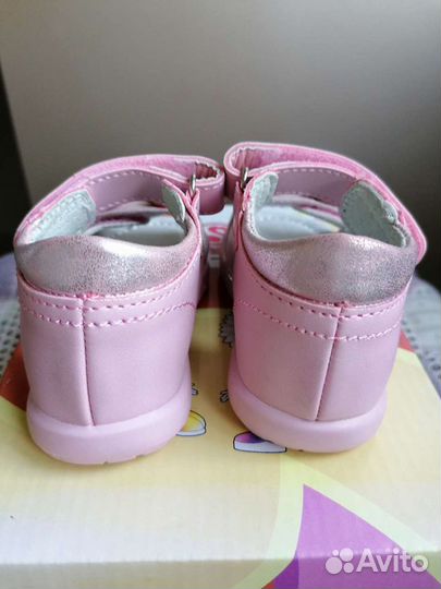Босоножки для девочки новые 20размер