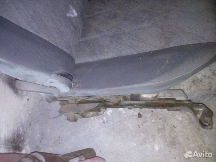 Задние сиденья боковые от лэндкрузер 100