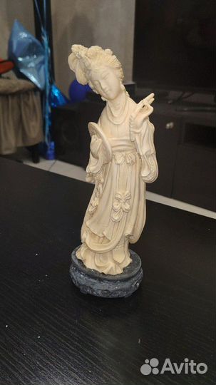 Статуэтка резная