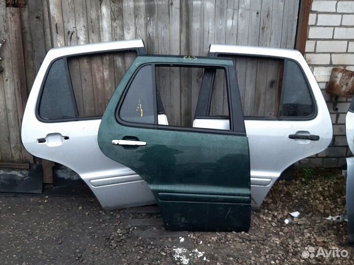 Дверь задняя правая Мерседес ML W163 без коррозии