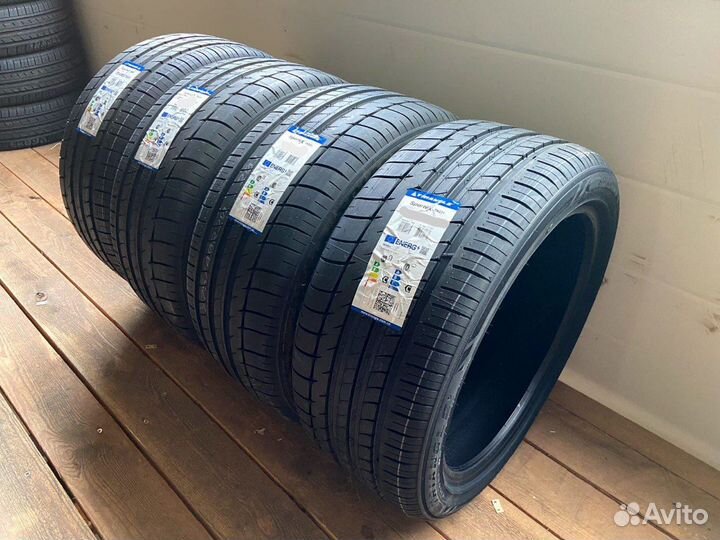 Triangle Sports TH201 235/40 R19 96Y