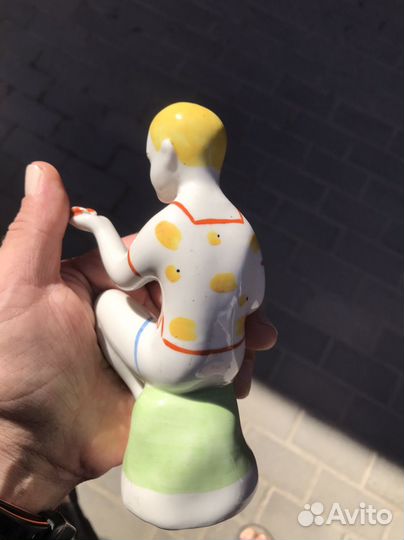 Статуэтка фарфор Мальчик с бабочкой