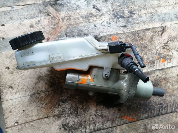 Цилиндр тормозной главный Ford Focus (II) II (2004