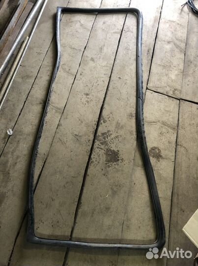 Уплотнитель лобового стекла исудзу форвард