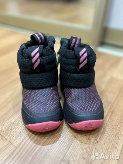 Ботинка adidas детские