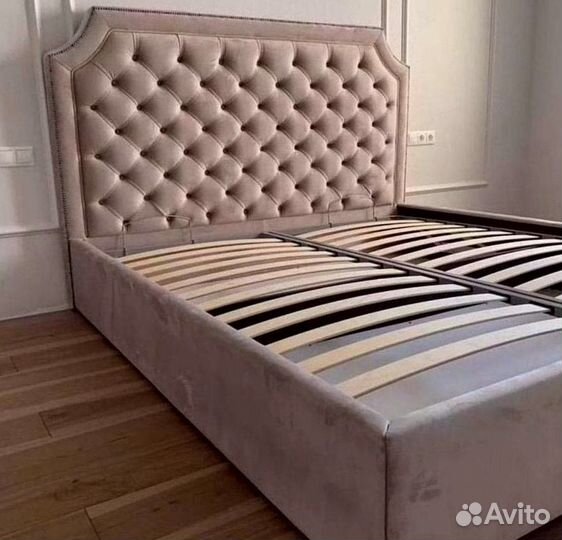 Кровать с изголовьем