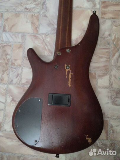 Бас гитара ibanez 5 струн