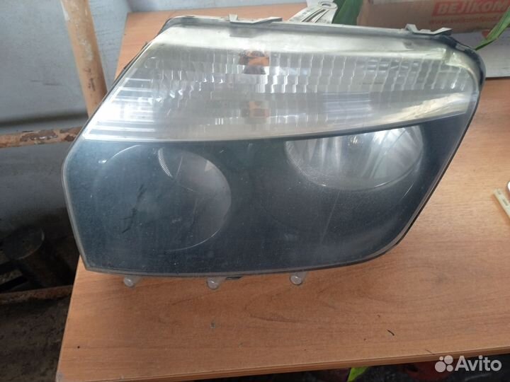 Фара правая и левая Рено Дастер 2012г