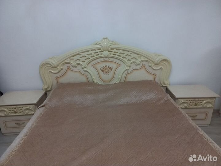 Спальный гарнитур