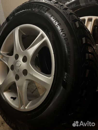 Michelin X-Ice North 4 SUV 215/70 R16 100