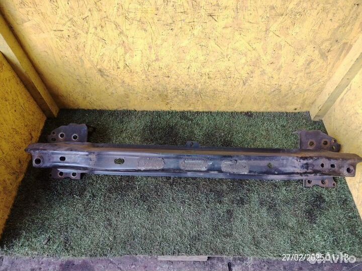 Усилитель бампера передний Volkswagen Touareg BAC