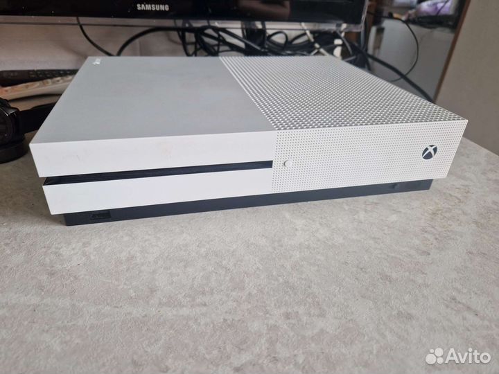 Xbox One s 1tb с дисководом