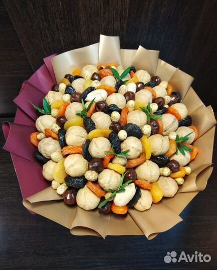 Букеты из орехов и сухофруктов