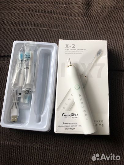 Электрическая зубная щетка