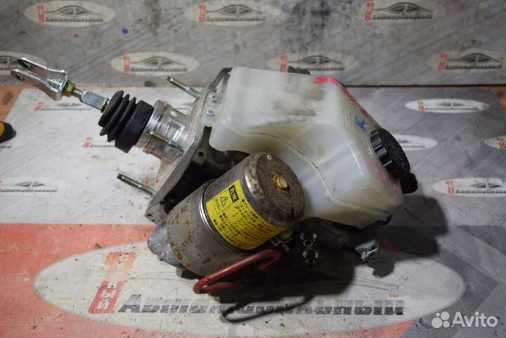 Главный тормозной цилиндр c Toyota Progres JCG11 2