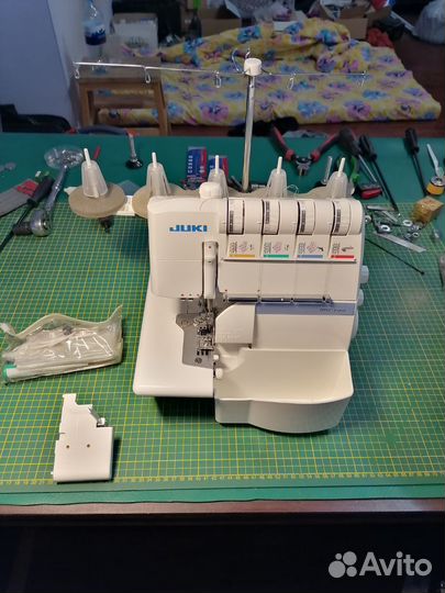 Коверлок juki mo 735