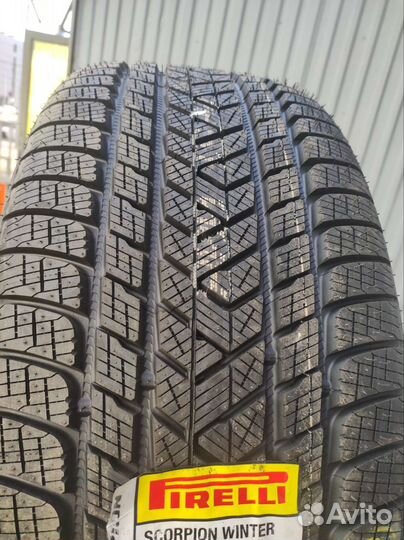 Pirelli Scorpion Winter 295/30 R21 и 265/35 R21