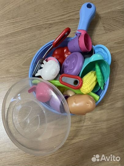 Набор посуды с овощами