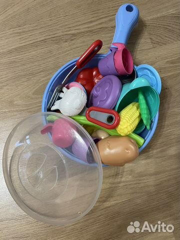 Набор посуды с овощами