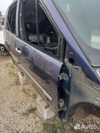 Передняя правая дверь Renault Scenic 2