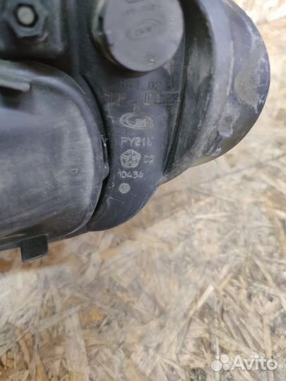 Фара правая Chrysler Voyager/Caravan (RG/RS)