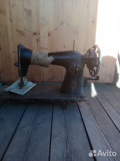 Швейная машинка Зингер
