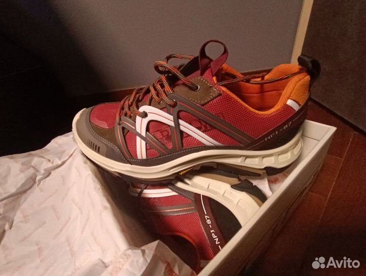 Napapijri кроссовки. 46 EU.новые