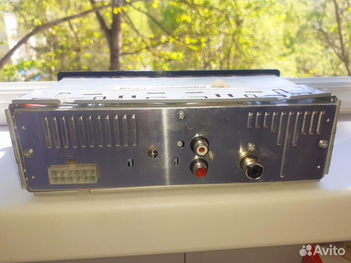 Автомагнитола Rolsen RCR-122