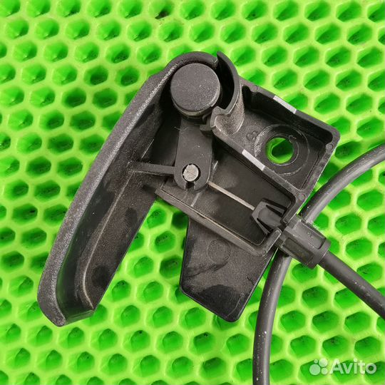 Замок капота с тросиком Cadillac Escalade GMT800