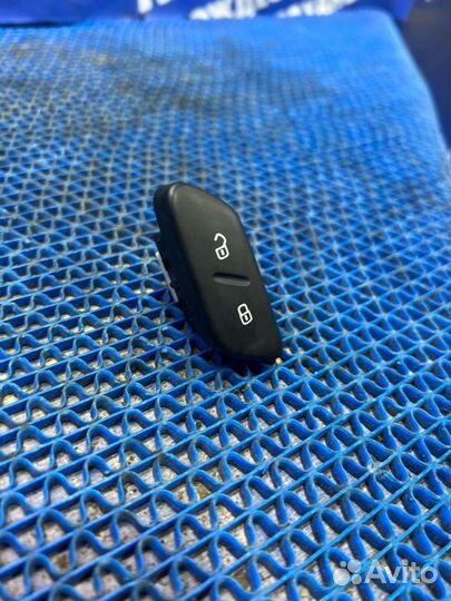 Кнопка центрального замка Volkswagen Polo 5 седан