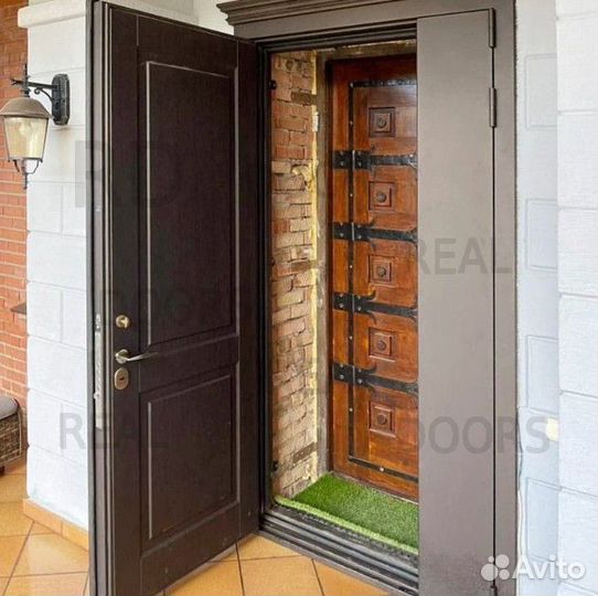 Утепленная входная дверь с боковым стеклом