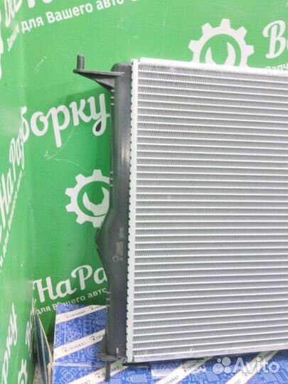 Радиатор охлаждения Renault Logan 1
