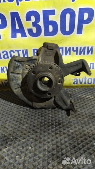 Кулак передний правый Skoda Octavia Tour (A4)