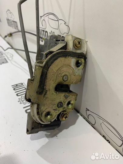 Замок двери передний левый Mitsubishi Lancer 9