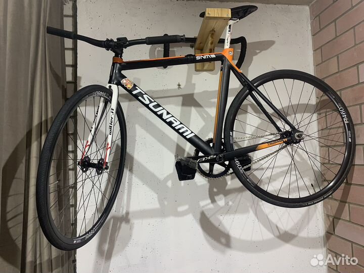 Крепление на стену для велосипеда