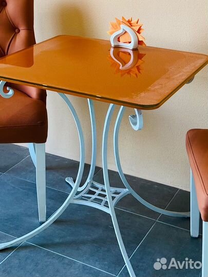 Стол стеклянный
