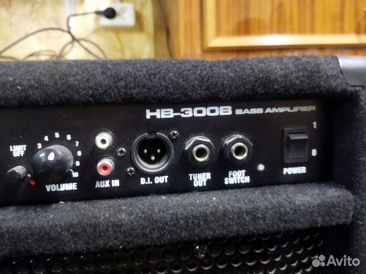 Басовый комбоусилитель