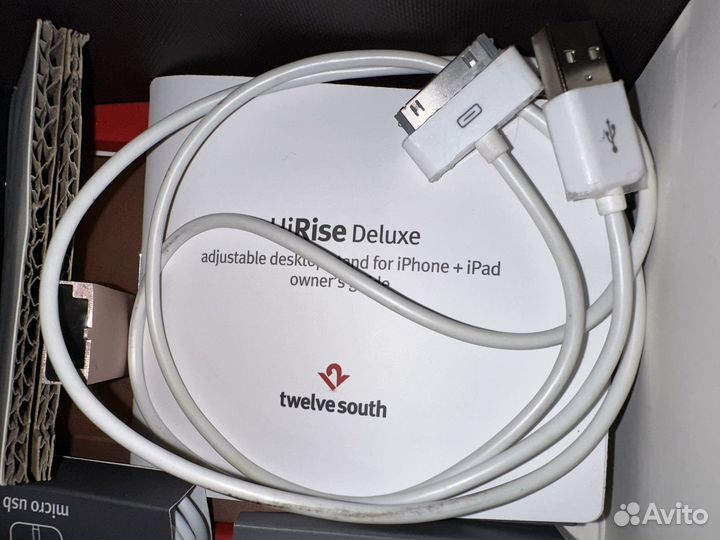 Подставка для iPhone с зарядным кабелем