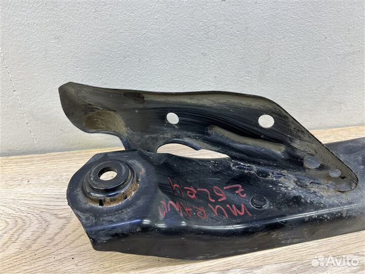 Кронштейн задней балки правый Nissan Murano Z52