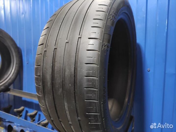 Kumho Ecsta HS51 235/45 R17