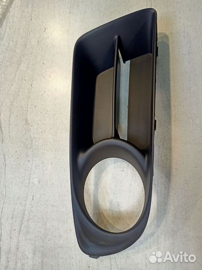 Окантовка противотуманной фары Toyota Corolla 120